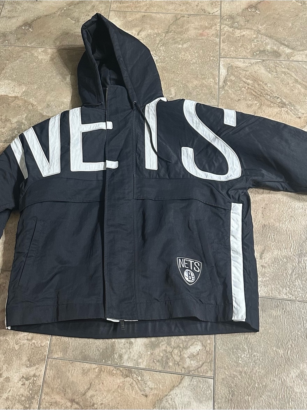 Nike ladies Black & White Nets Team Puffer Jacket is a size Medium.